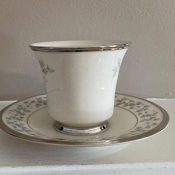 VTG Lenox China "Windsong" Teacup & Saucer, Blue, White, Floral, Silver - Picture 2 of 8
